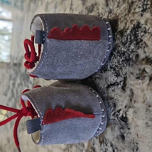 2/$10 Outbak's shearling baby booties - Picture 3 of 6